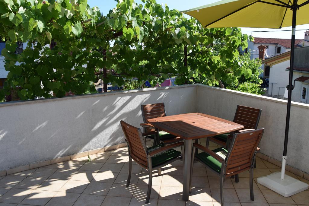 Apartment Marija With Terrace Brsec Luaran gambar